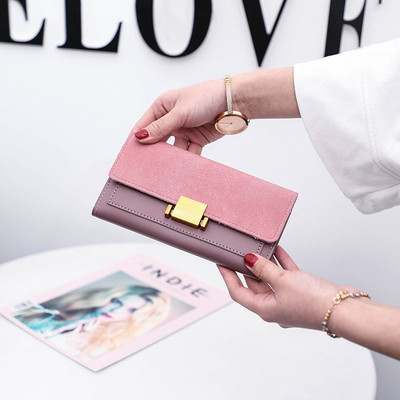 Стилно дамско портмоне с метален елемент от еко кожа