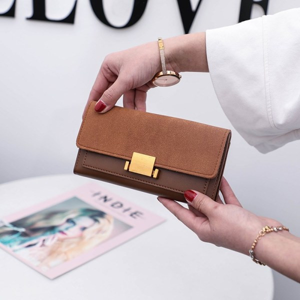 Стилно дамско портмоне с метален елемент от еко кожа