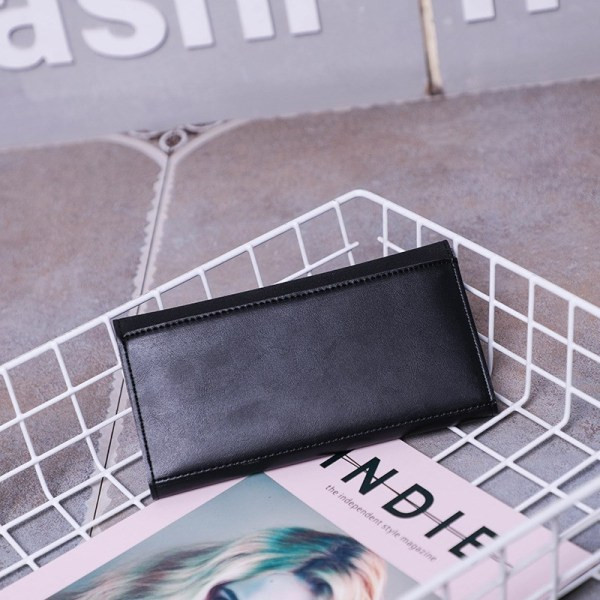 Стилно дамско портмоне с метален елемент от еко кожа