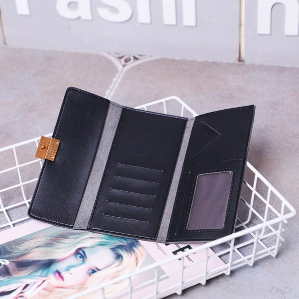 Стилно дамско портмоне с метален елемент от еко кожа