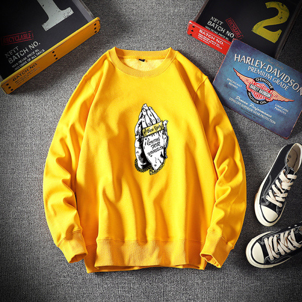 Мъжка спортно-ежедневна блуза с цветна апликация и обло деколте 