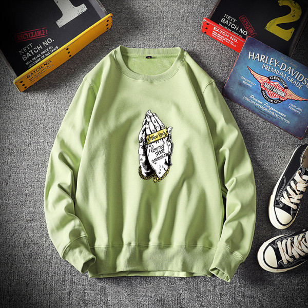 Мъжка спортно-ежедневна блуза с цветна апликация и обло деколте 