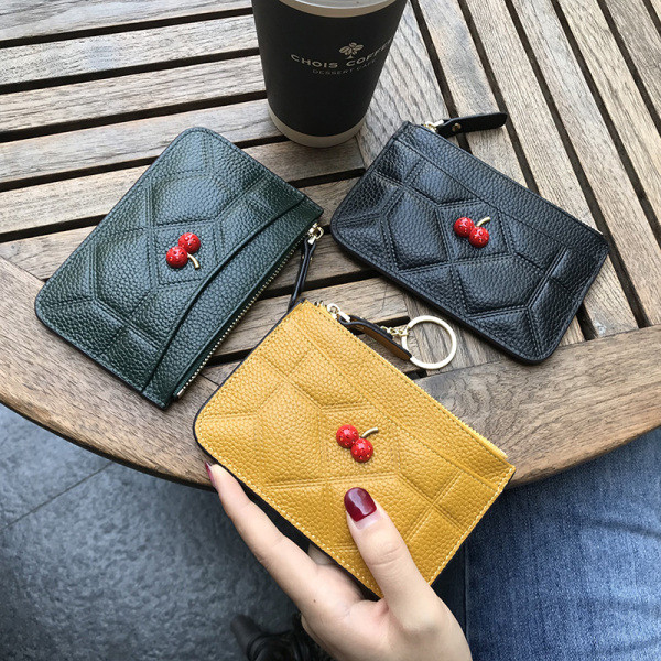 Ежедневно дамско портмоне от еко кожа с 3D елемент