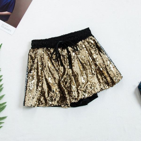 Къси дамски панталони широк модел с еластична талия и пайети