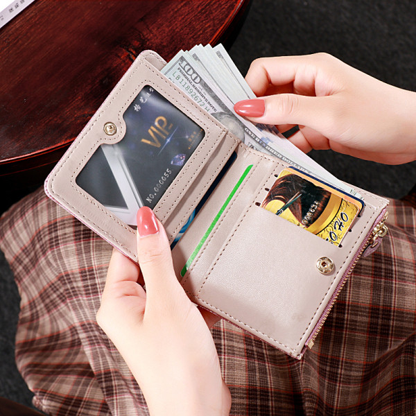 Актуален дамски мини портфейл с метален елемент и цип