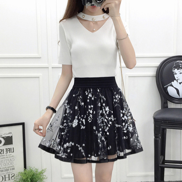 Разкроена дамска пола с висока талия и флорална бродерия