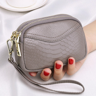 Актуално дамско портмоне с цип и дръжка от еко кожа