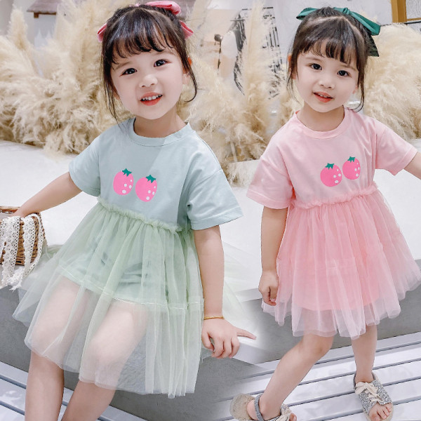 Модерна детска рокля с обло деколте и тюл