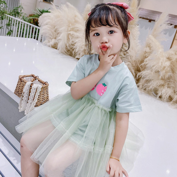 Модерна детска рокля с обло деколте и тюл