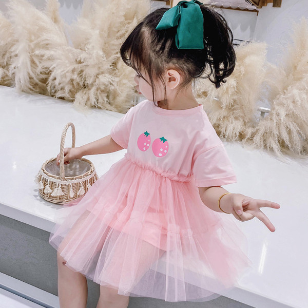 Модерна детска рокля с обло деколте и тюл