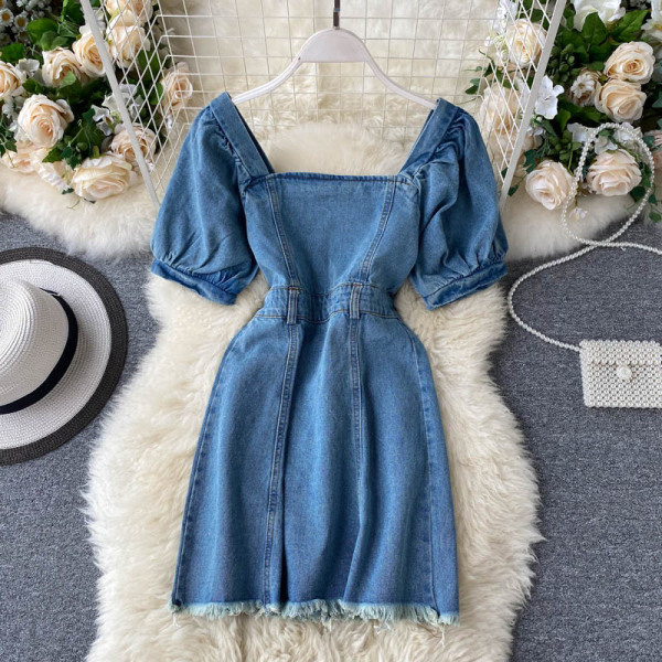 Къса дънкова дамска рокля с квадратно деколте