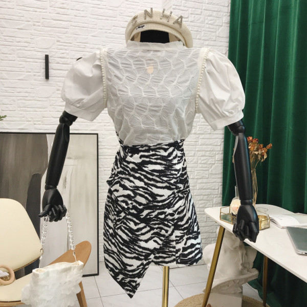 Актуална асиметрична пола с висока талия