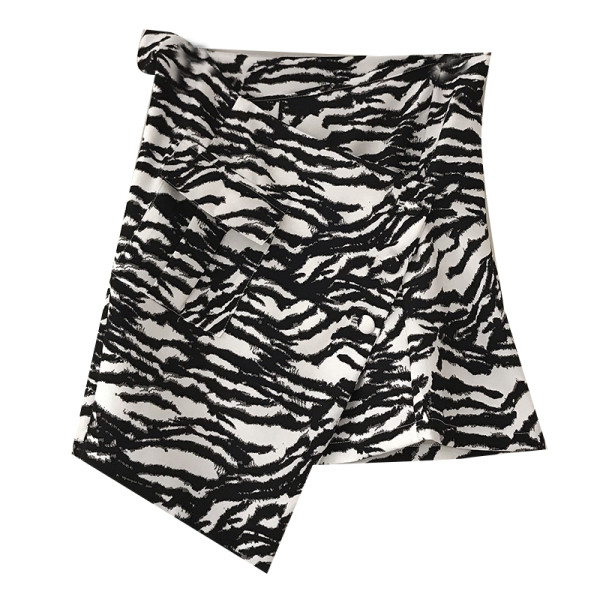 Актуална асиметрична пола с висока талия