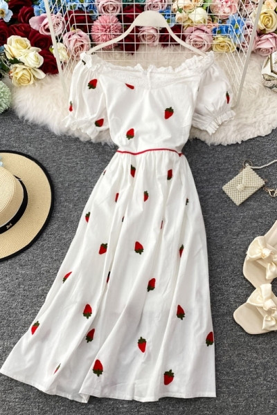 Разкроена дамска рокля с паднали ръкави и средна дължина