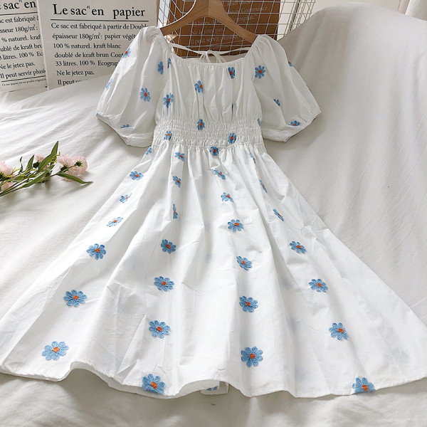 Ретро дамска рокля с апликации 