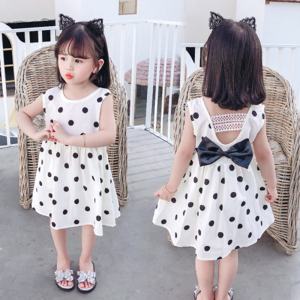 Детска рокля разкроен модел с обло деколте