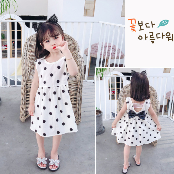 Детска рокля разкроен модел с обло деколте