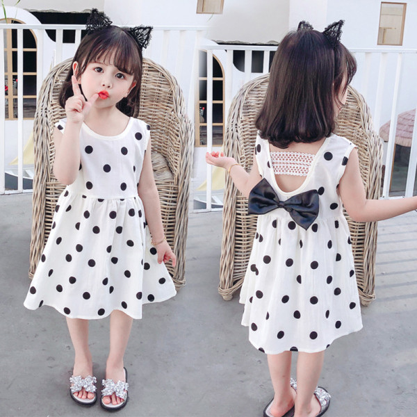 Детска рокля разкроен модел с обло деколте