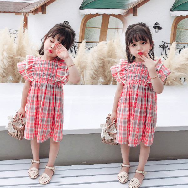 Карирана детска рокля разкроен модел с обло деколте