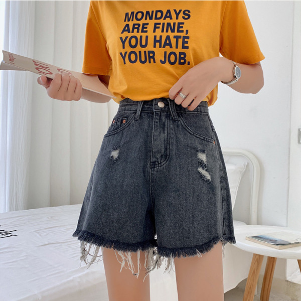 Къси дамски панталони широк модел с висока талия и скъсани мотиви