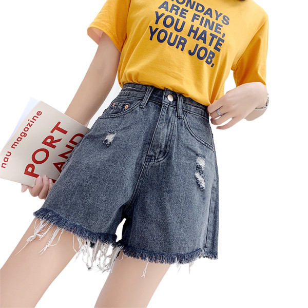 Къси дамски панталони широк модел с висока талия и скъсани мотиви