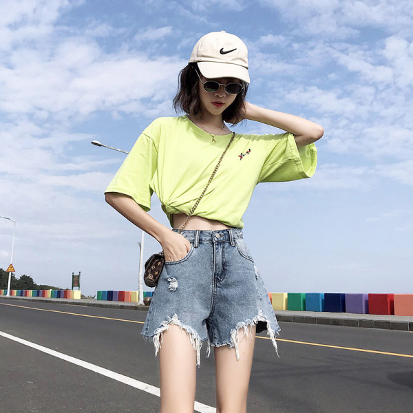 Къси дамски панталони с висока талия и скъсани мотиви