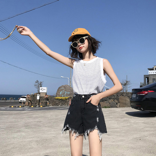 Къси дамски панталони с висока талия и скъсани мотиви