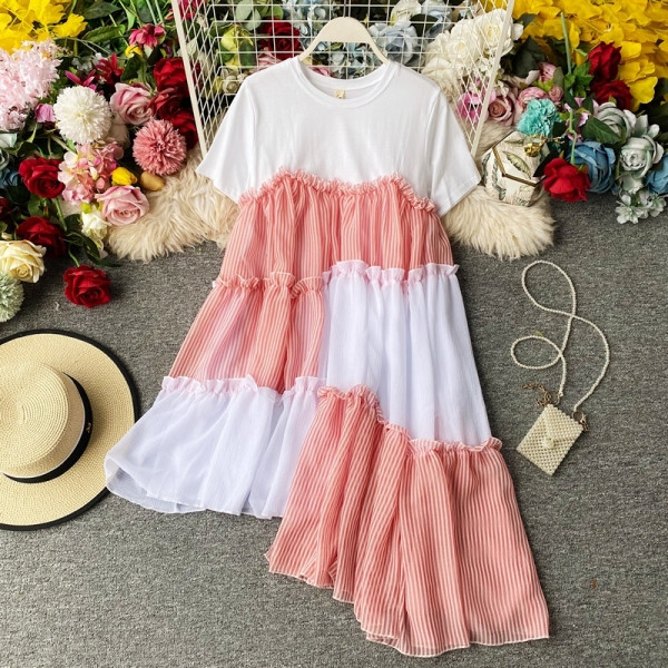 Двуцветна дамска асиметрична рокля с къс ръкав и овално деколте 