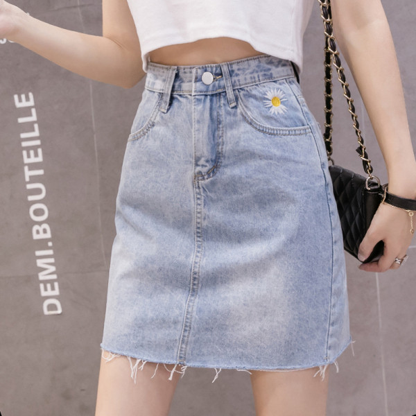 Модерна дамска дънкова пола с бродерия и джобове