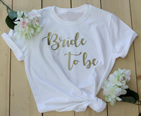 Modern női póló kerek nyakkivágással és "Bride to be" felirattal