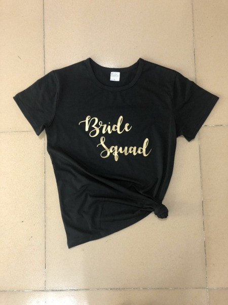 Дамска модерна тениска с обло деколте и  надпис ``Bride to be ``