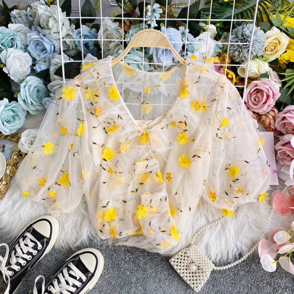 Мрежеста дамска риза с бродерия и шпиц деколте 