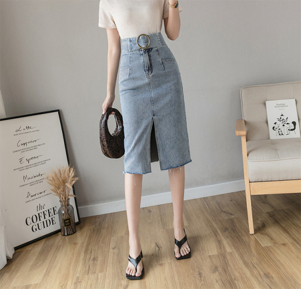 Модерна дамска пола с колан и цепка