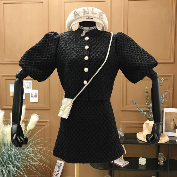 Стилен дамски комплект от две части с копчета