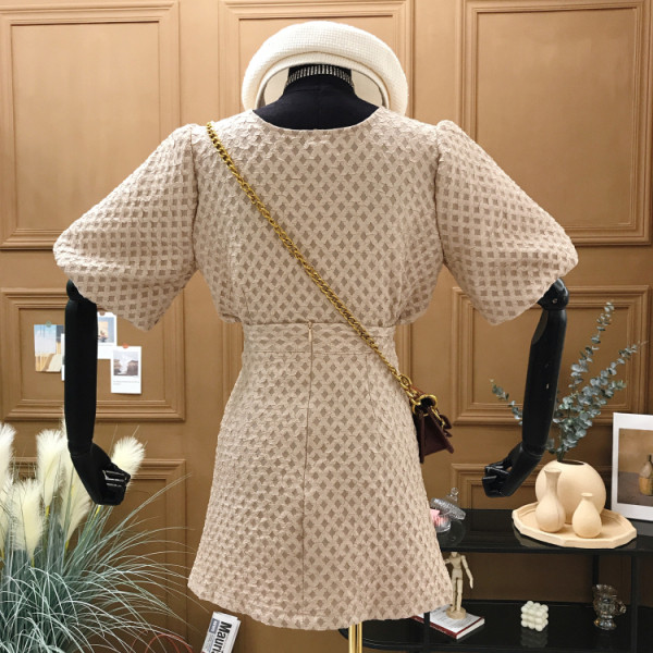 Стилен дамски комплект от две части с копчета