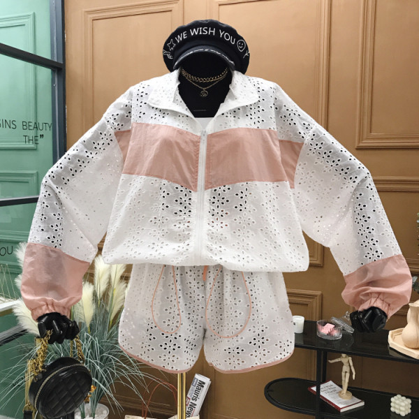 Нов модел дамски комплект от две части - яке и къси паннталони