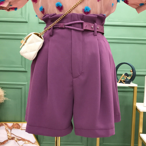 Стилни къси дамски панталони широк модел с висока талия и колан