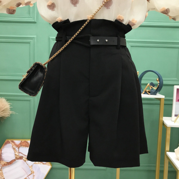 Стилни къси дамски панталони широк модел с висока талия и колан