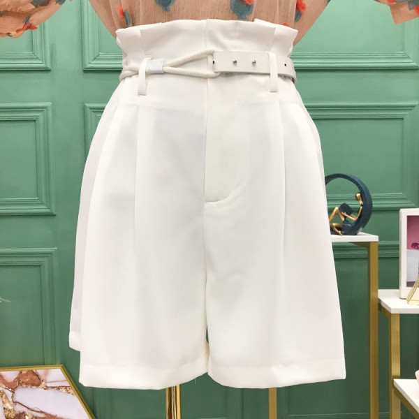 Стилни къси дамски панталони широк модел с висока талия и колан