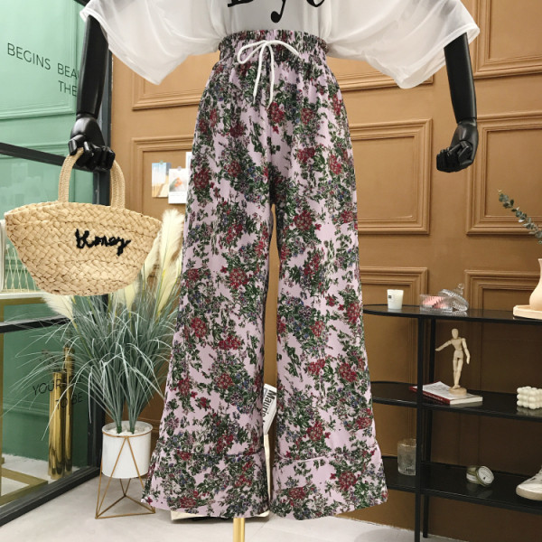 Широк дамски панталон с висока талия и флорален десен