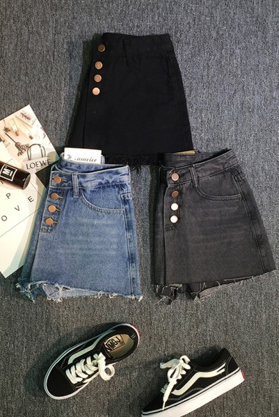 Актуални дамски къси дънки с копчета и средно-висока талия 