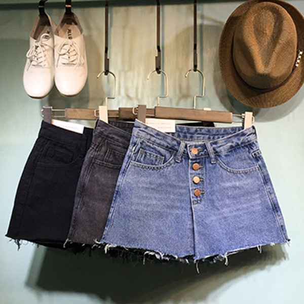 Актуални дамски къси дънки с копчета и средно-висока талия 