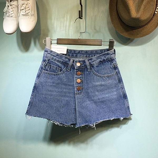 Актуални дамски къси дънки с копчета и средно-висока талия 