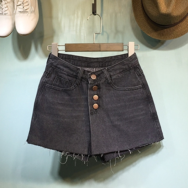 Актуални дамски къси дънки с копчета и средно-висока талия 