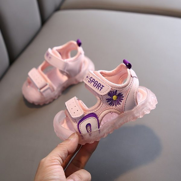 Детски сандали с лепенки и неплъзгаща се подметка за момичета