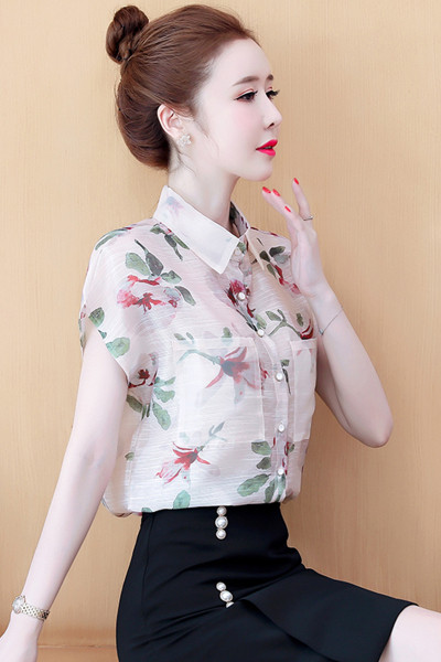 Актуална дамска риза с флорални мотиви и копчета