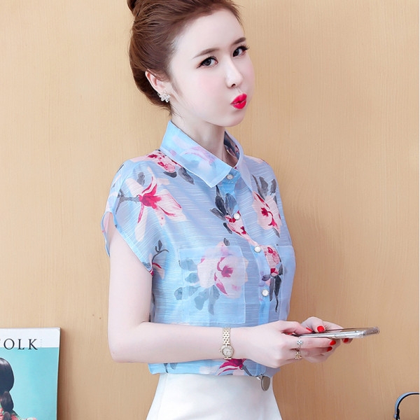 Актуална дамска риза с флорални мотиви и копчета