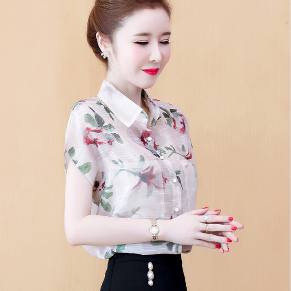 Актуална дамска риза с флорални мотиви и копчета