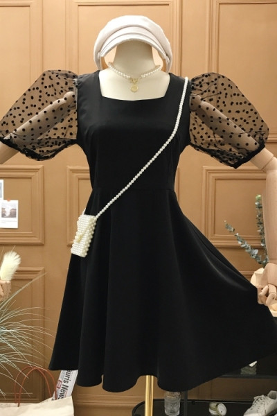 Черна дамска рокля разкроен модел с тюлени ръкави