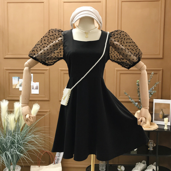 Черна дамска рокля разкроен модел с тюлени ръкави